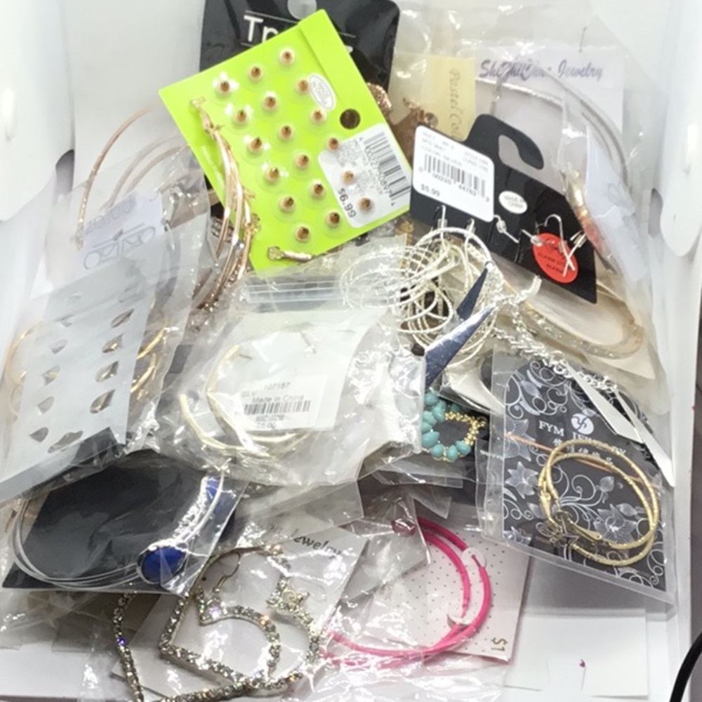 Lot #6... 20+ pairs  of  high quality  earring